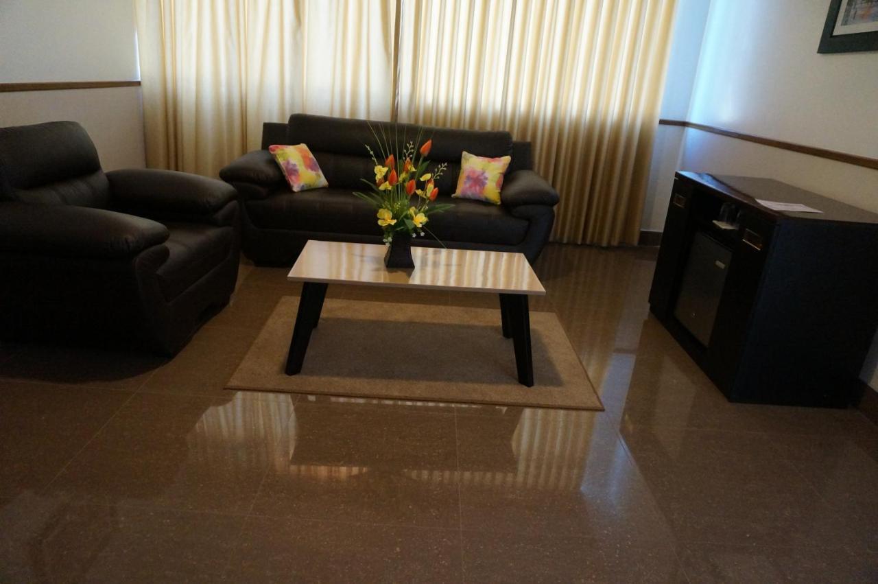 Hotel Costa Riviera Mala Extérieur photo